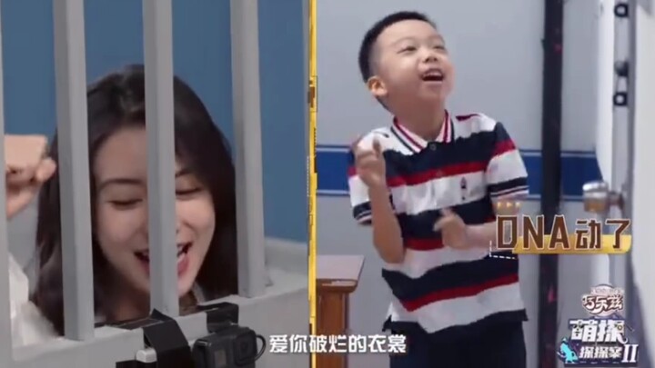 Angelababy dan anak-anak saling mengirim kode sambil menyanyikan lagu “Gembong Kesepian”; ternyata t