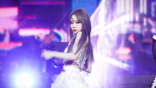 The winds of Coachella didn't favor her. From the beginning to the end, she relied on herself to tur