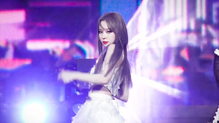 Angin Coachella tidak berpihak padanya. Dari awal hingga akhir, ia mengandalkan dirinya sendiri untu