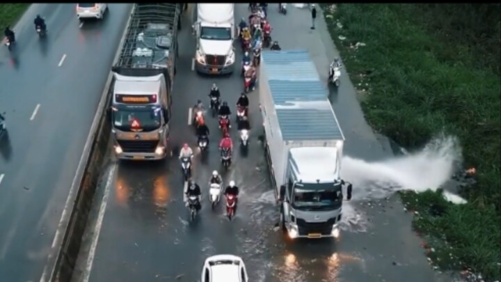 Đứng phía sau Bù Lông