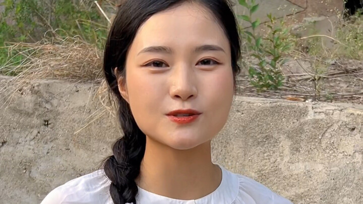 Gió tháng Sáu mang theo điềm lành thắng lợi, mưa tháng Bảy ghi tên trên bảng vàng, mùa thu tháng Tám