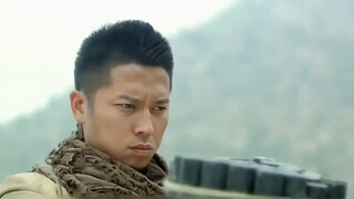 男人将百颗手雷捆绑在一起