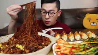 ăn mì tương đen và mì cay cùng kim chi bít tết ASMR #asmr #mukbang