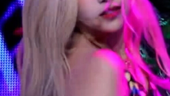 Sao cô ấy cũng có thể là vũ công chính của TWICE được nhỉ? Chỉ thế này thôi mà?