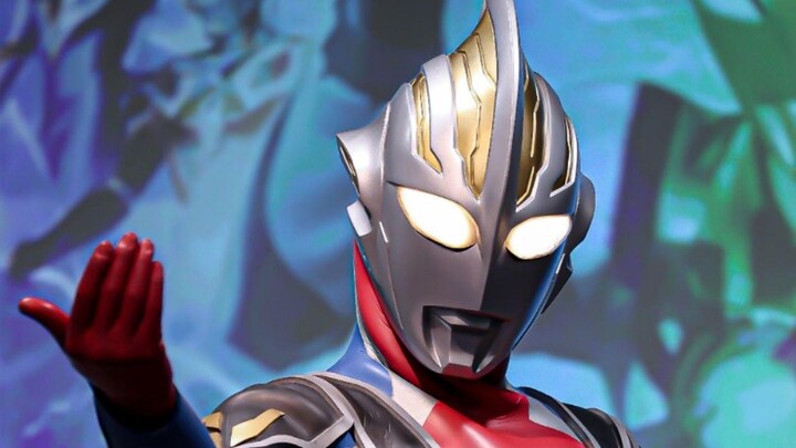 Does Ultraman wear clothes? What is Ultraman's internal structure like?