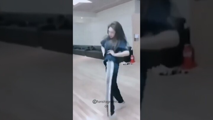 Nayeon dancing while being drunk 🤣 #nayeon #twice