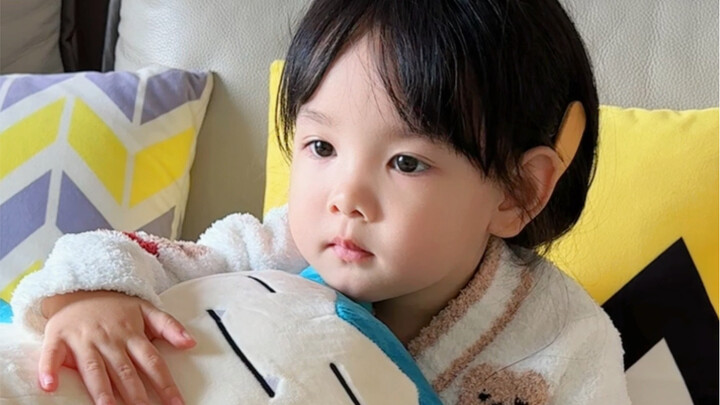 Ketika putriku masih ingin menonton satu episode kartun～