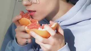 “首个在舞台头部划水的爱豆”