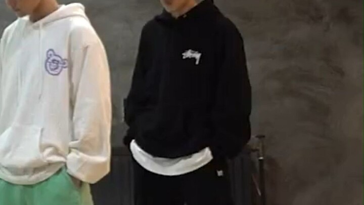 【1080 بكسل】تركيز غرفة التدريب على كيوبيد الشهير الذي يرتدي قبعة وملابس الزوج