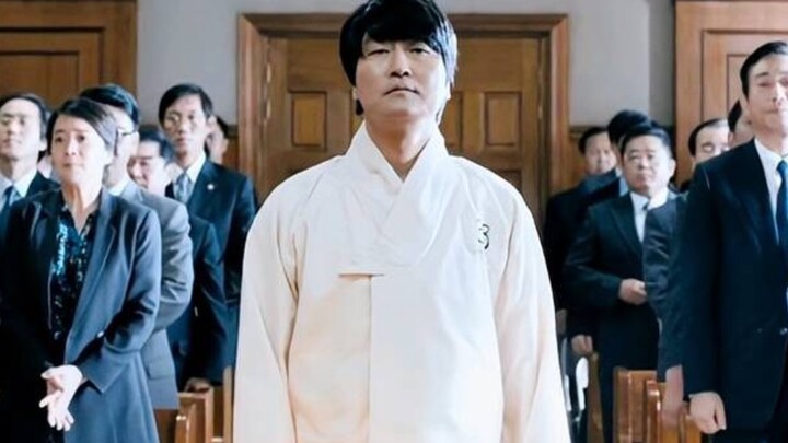 Dù người đàn ông rõ ràng là một tội phạm tày đình, nhưng trên tòa vẫn có đến 99 luật sư đứng ra bào 