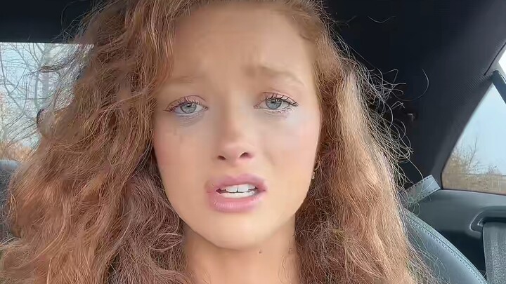 An American girl was mocked by netizens for her hair and nicknamed as a result, so upset she cried a