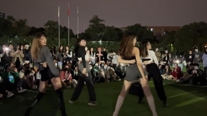 Pinkvenom-Blackpink vui vẻ lật mặt ở sân chơi đại học