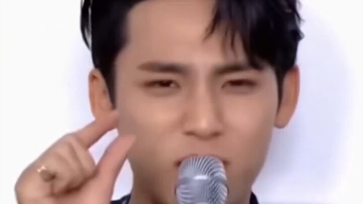 الشاب الكوري تزعزعت مشاعره مجدداً!