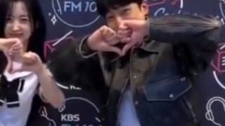 Video vũ đạo "Love Me Like This" của NMIXX Oh Hae-won x DAY6 Park Sung-jin đã được phát hành!
