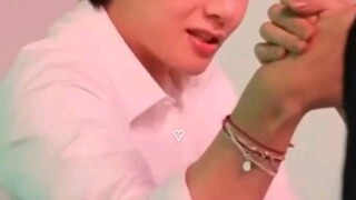 V World Handsome Man Of Earth 💛