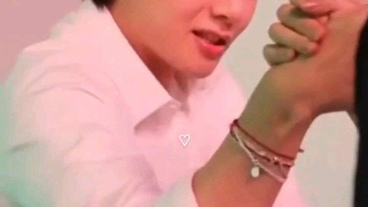 V World Handsome Man Of Earth 💛