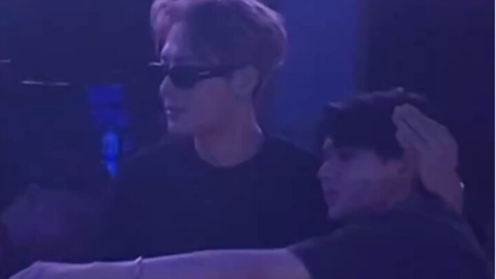 Is this wild scene really something I can see in the Chinese entertainment industry?