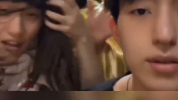 Percaya atau tidak, dia punya pakaiannya sendiri.