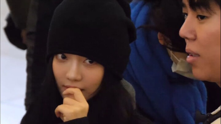 Chả trách staff lại mắng mỏ, người bình thường còn chịu không nổi nữa là Ninh Ninh.