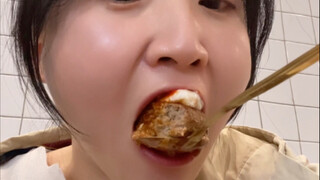 How hard do the Japanese try to make sure your omelet rice doesn't collapse?