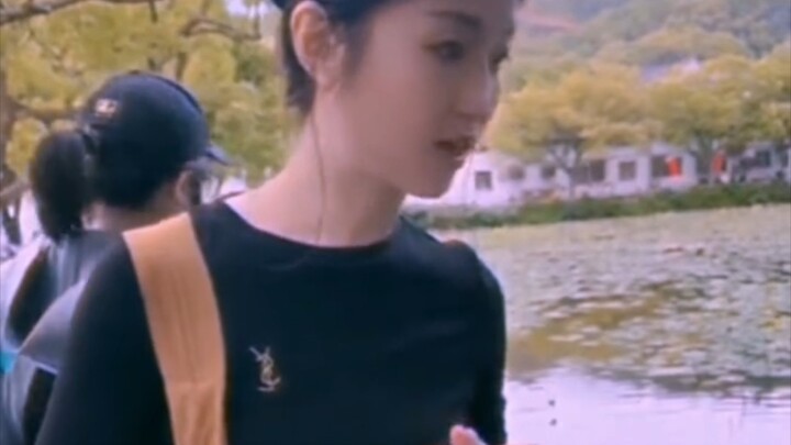 Duh, kepala gatal banget, kayaknya otakku bakal tumbuh nih.