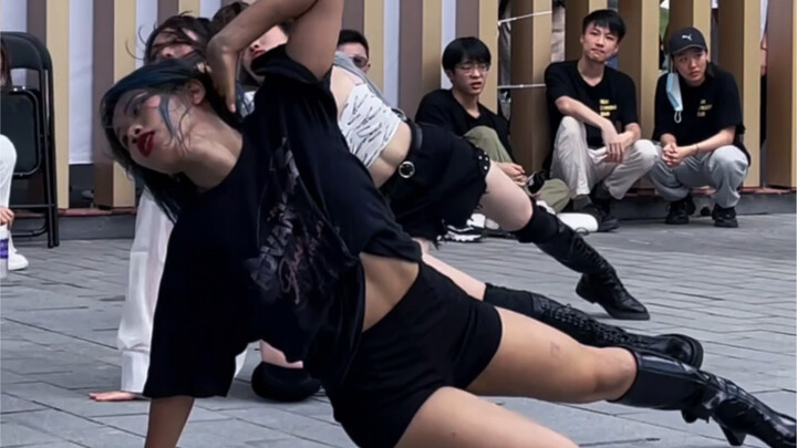 School roadshow cover dance of Hwang Yeji's "River"