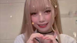 Akase Akari COS Kitagawa Umi and dances the ED dance.