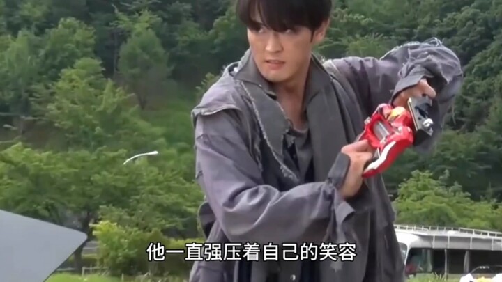 原来伏井出k在现实生活中是一个开朗的阳光大男孩，看来在饰演伏井出k的时候，渡边邦斗下了很大的功夫呀。 #特摄剧 #渡边邦斗 #伏井出k