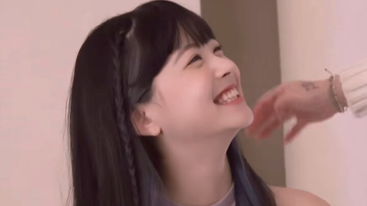 ตอนที่ฮงอึนแชกำลังถ่ายทำ พอผมปิดหน้า รอยยิ้มนี้มันหวานเกินไปแล้วววว!!!