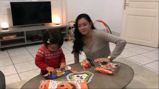 Victoria cùng Mẹ Trang Trí Halloeen tại Nhà _ Cuộc Sống Pháp