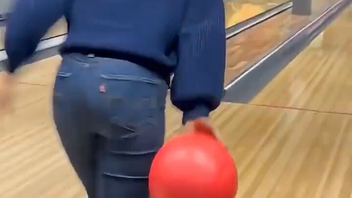 ดูเหมือนโบว์ลิ่งจะไม่ได้เหมาะกับทุกคนนะ...