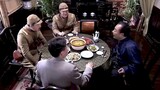 Quận quan đang ăn tối với đại tá, không ngờ khi biết Nhật đầu hàng, ông ta đã ngất xỉu ngay tại chỗ!