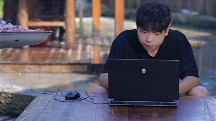 You’ve gotta treat yourself this summer—passion fruit boneless chicken feet are just too irresistibl