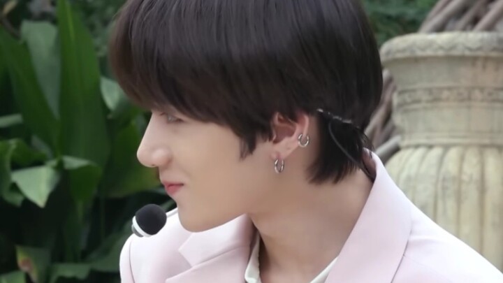 [Choi Byung-gyu] Really loves smiling with a pout •⌄•