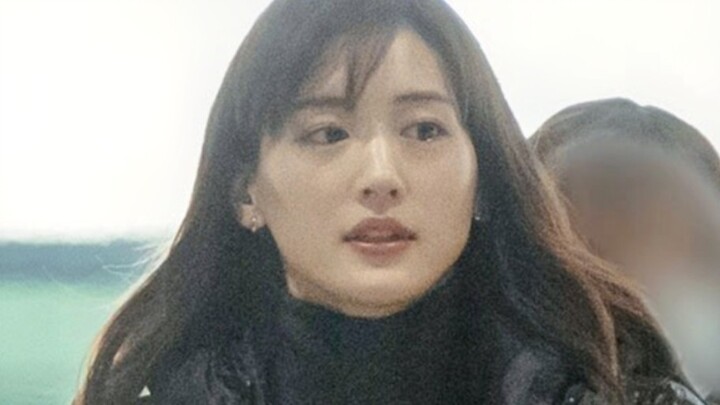 Aya Ueto dưới ống kính của cánh săn ảnh
