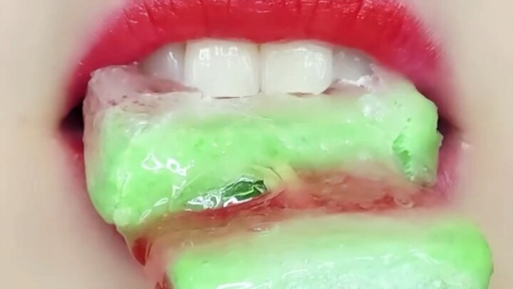 تجربة غامرة للتحكم الصوتي في تناول الأطعمة الشهية