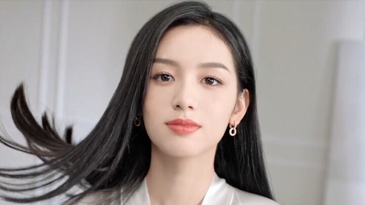 2021 L'Oréal Paris Miracle Smooth Steam Mask Advertising Salon-Level Hair Care Week.