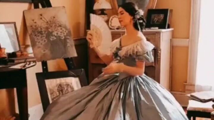 الفستان الكرينيول الأنيق والفاخر لعام 1850 وتأثير الدعامة: الحقبة الروكوكية الجديدة