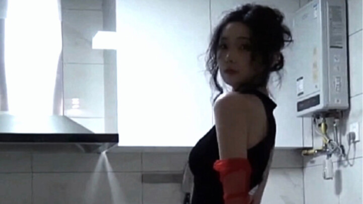 Tại sao chứ! Đã mặc cả đôi tất đỏ mà vẫn chẳng giữ được anh!