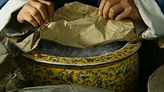 Kecap manis untuk bebek panggang yang diberikan Kaisar ternyata sudah berjamur. Menggunakan kecap se