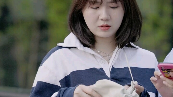 敢不敢来比一比，谁的女朋友更爱自己