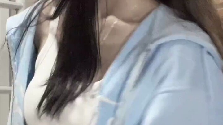Will delete after the meeting 😎 A pure-hearted college girl, slow dancing—what’s key is the contrast