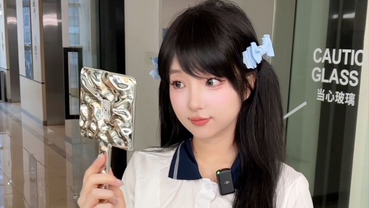 أريدك أن ترى جمالي، لكنك لا ترى سوى إصراري.