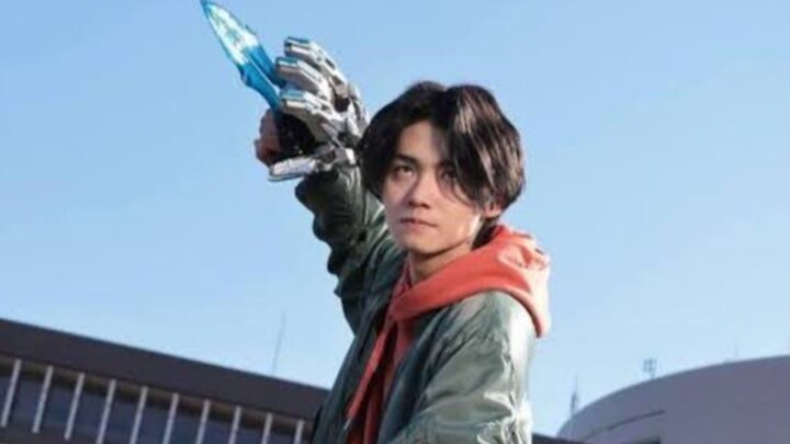 Extended clapping hands in Gozyuger (Engage)