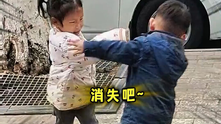 Áp chế bởi dòng máu từ chị gái: “Chị à, chị chính là khắc tinh của em.”