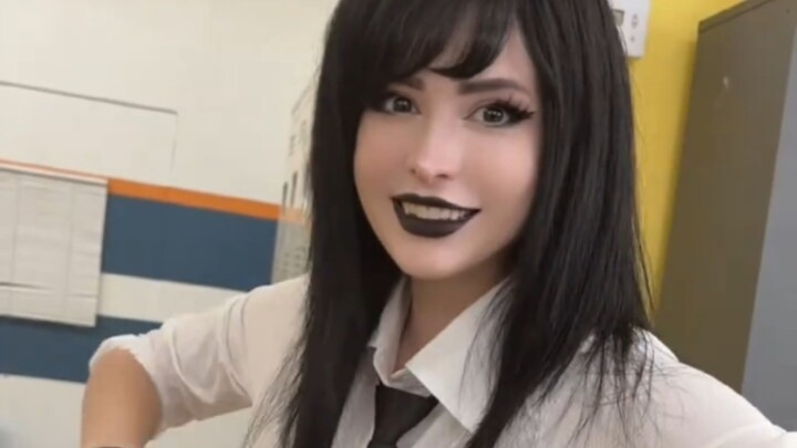 “Ketika kamu mengenal seorang gadis gothic”