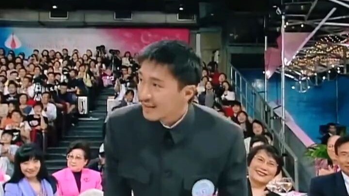 “Sepuluh tahun sekali menjadi bintang film terbaik, seratus tahun untuk Stephen Chow”_#StephenChow[t
