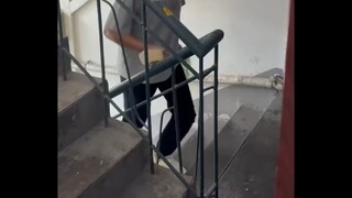 في البداية لم أجرؤ على الضحك، ظننت أنه توحد