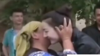 Netizen asing Tiktok menonton Dilireba dan kerabatnya