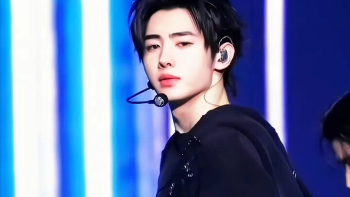 الإله الذي يقفز في المقدمة......